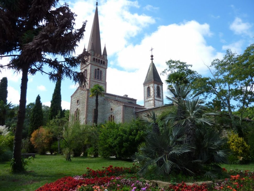 L’Abbaye Notre-Dame de l’Espérance surplombant ses alentours